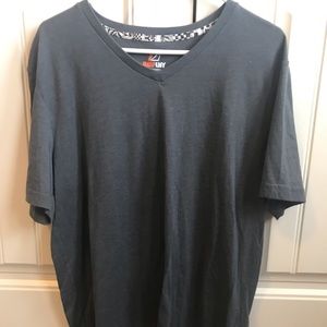 AMPlIFTY men's v neck